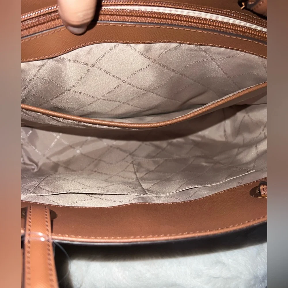 Michael Kors Bags Michael Kors Walsh Tote - Picture 6 of 8